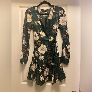 NWT Lulus long sleeve mini dress